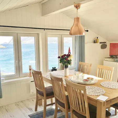 Деревянный коттедж Cape Marina Penthouse *