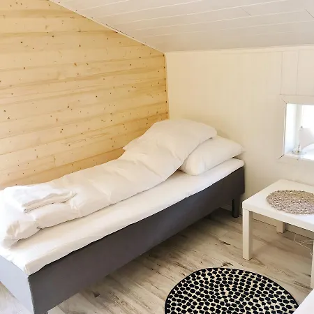Деревянный коттедж Cape Marina Penthouse *