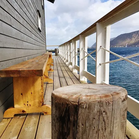 Cape Marina Penthouse Alojamento de Turismo Selvagem Skarsvåg